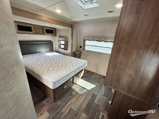 2017 Forest River Rockwood Signature Ultra Lite 8329SS RV Photo 3