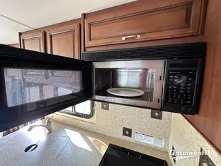 2012 Fleetwood Bounder 33C RV Photo 3