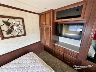 2012 Fleetwood Bounder 33C RV Photo 4