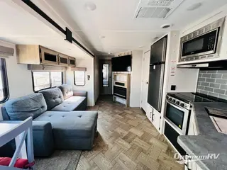 2022 Palomino Puma 28BHSS2 RV Photo 2