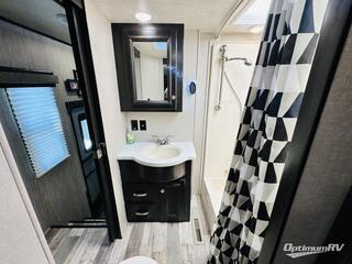 2018 Heartland Road Warrior 426 RV Photo 3