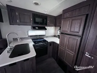 2018 Forest River Rockwood Ultra Lite 2902WS RV Photo 2