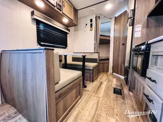 2022 Gulf Stream Conquest Special Edition Series 26BHG RV Photo 3