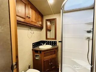 2017 Winnebago Vista LX 27N RV Photo 4