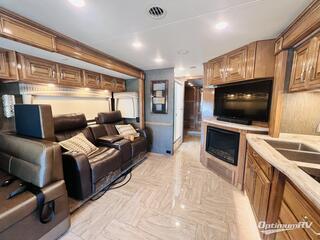 2019 Thor Aria 3601 RV Photo 2