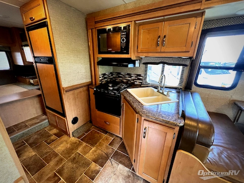 2017 Thor Chateau 28Z RV Photo 3