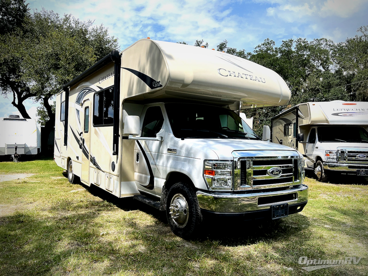 2017 Thor Chateau 28Z Photo 1