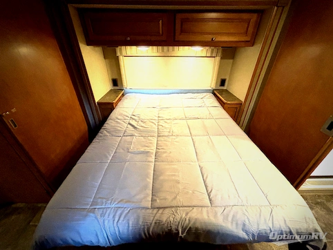 2014 Itasca Sunstar 35F RV Photo 4