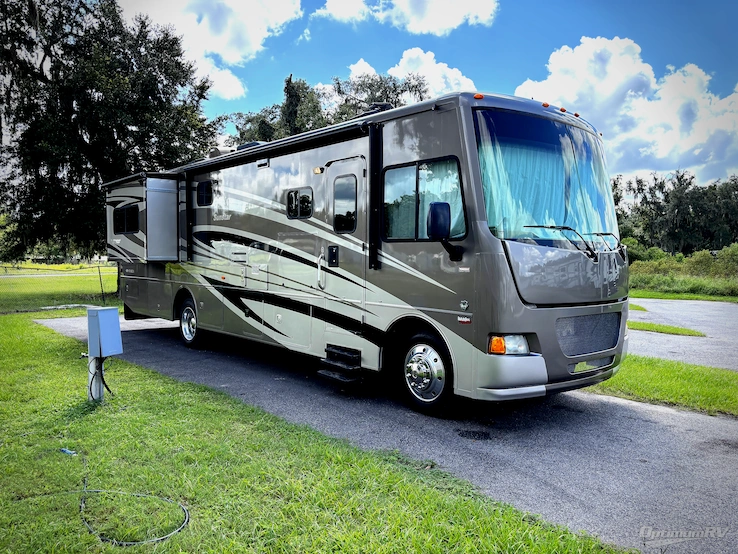 2014 Itasca Sunstar 35F RV Photo 1