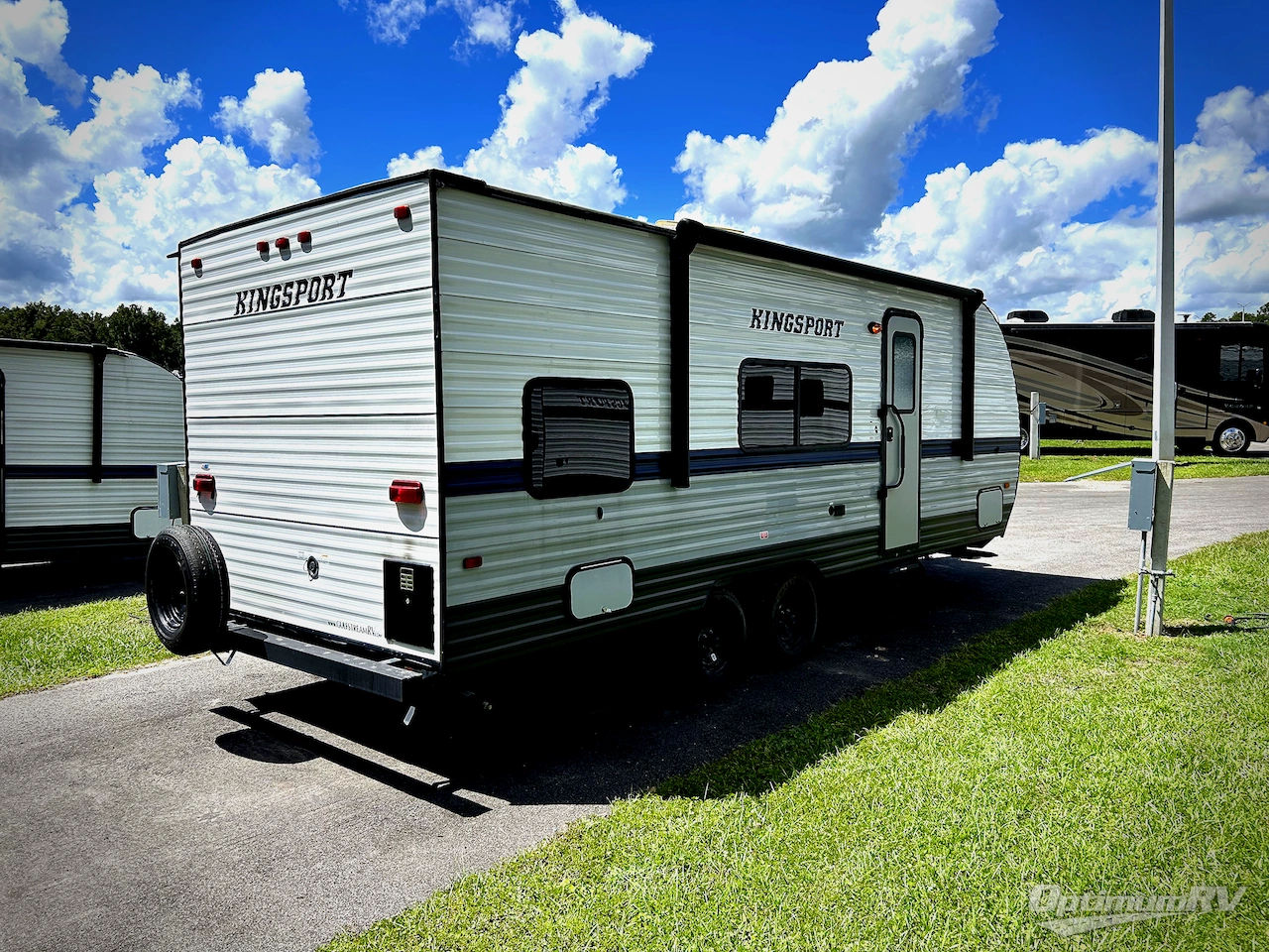 2022 Gulf Stream Kingsport Ultra Lite 248BH Photo 2