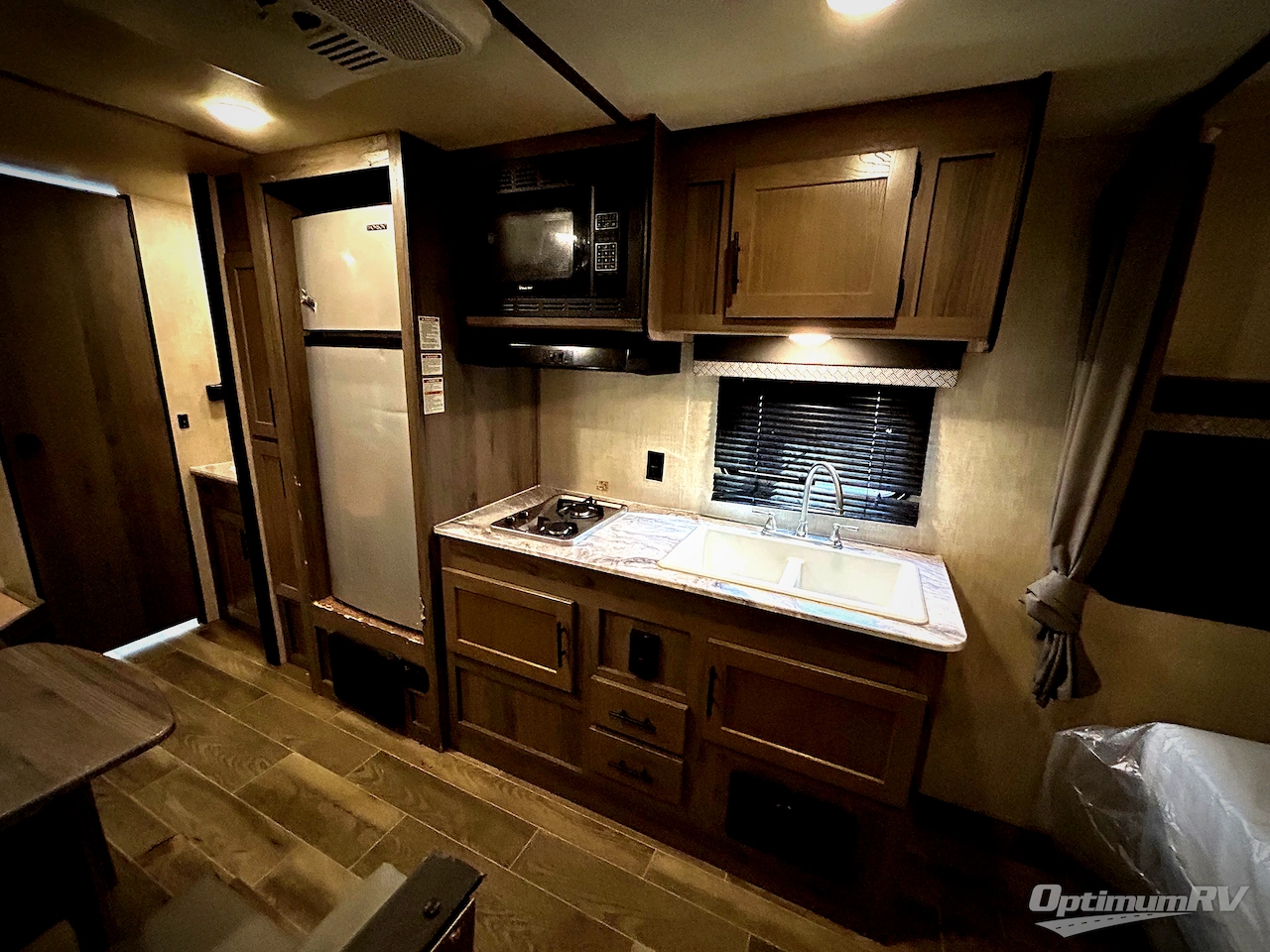 2022 Gulf Stream Kingsport Ultra Lite 248BH Photo 6