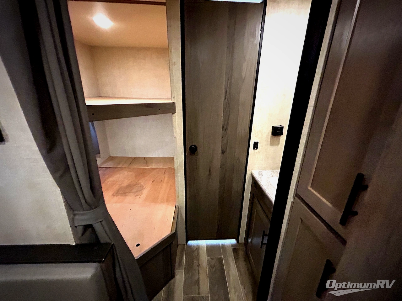 2022 Gulf Stream Kingsport Ultra Lite 248BH Photo 10