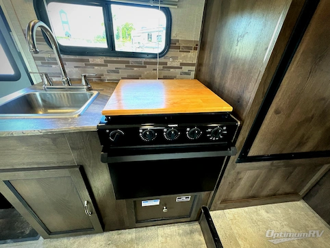 2020 Coachmen Freelander 21QB  Ford 350 RV Photo 3