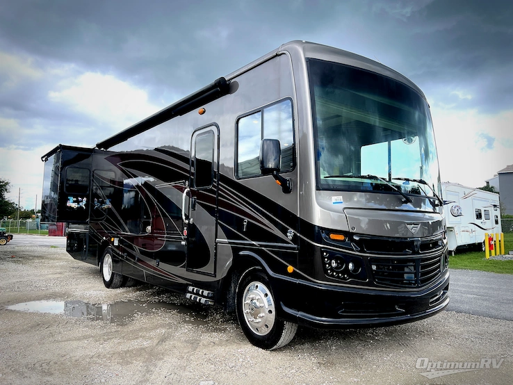 2020 Fleetwood Bounder 33C RV Photo 1
