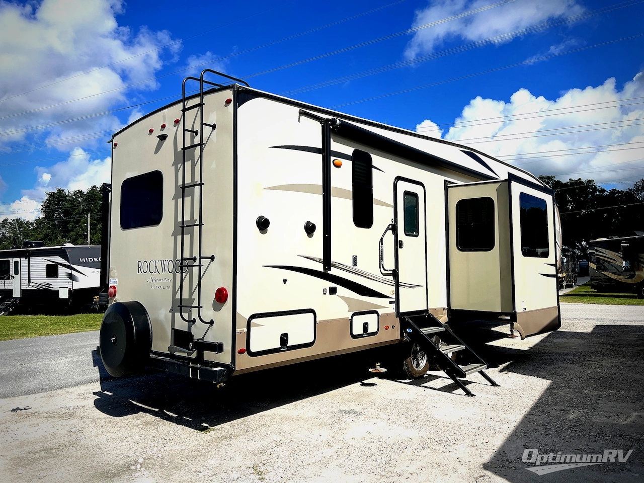 2018 Forest River Rockwood Signature Ultra Lite 8297S Photo 3