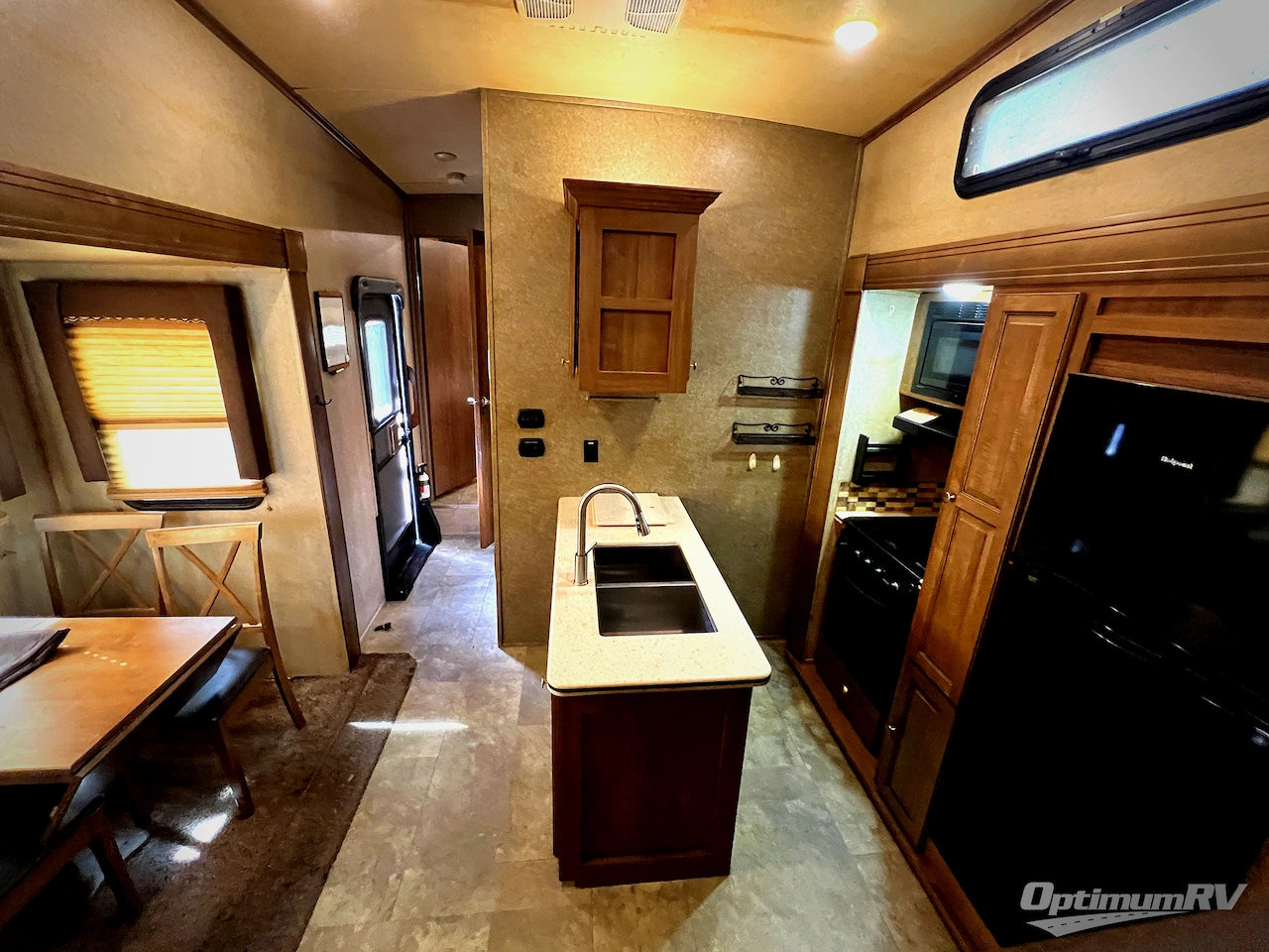 2018 Forest River Rockwood Signature Ultra Lite 8297S Photo 4