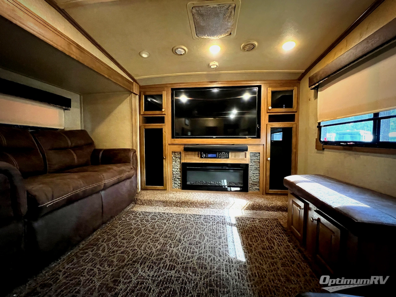 2018 Forest River Rockwood Signature Ultra Lite 8297S Photo 6