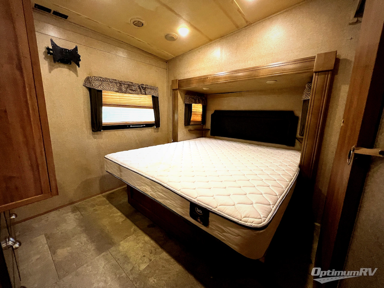 2018 Forest River Rockwood Signature Ultra Lite 8297S Photo 17