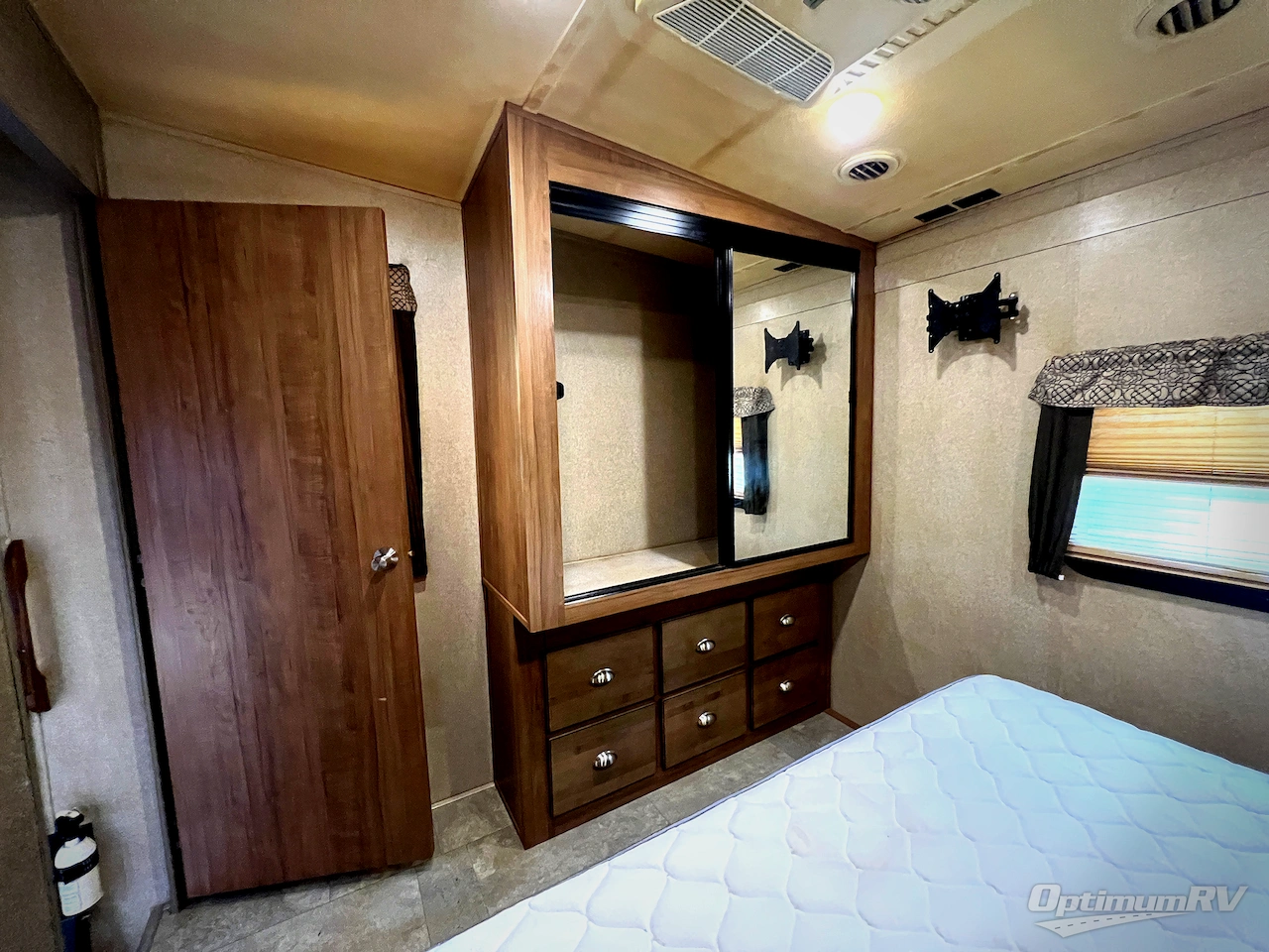 2018 Forest River Rockwood Signature Ultra Lite 8297S Photo 18