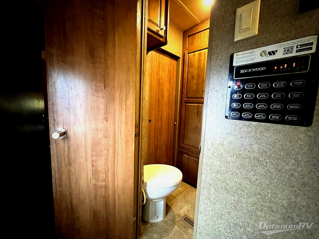2018 Forest River Rockwood Signature Ultra Lite 8297S Photo 21