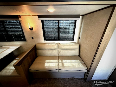 2022 Gulf Stream Kingsport Ultra Lite 279BH RV Photo 2