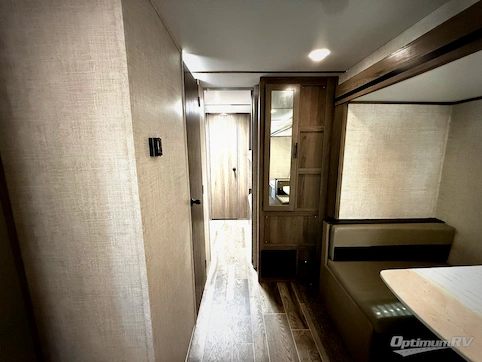 2022 Gulf Stream Kingsport Ultra Lite 279BH RV Photo 3