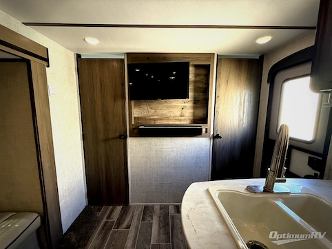 2022 Gulf Stream Kingsport Ultra Lite 279BH RV Photo 4