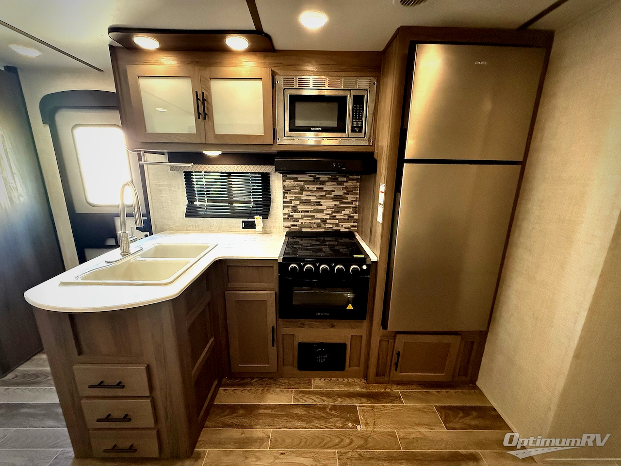 2022 Gulf Stream Kingsport Ultra Lite 279BH Photo 8