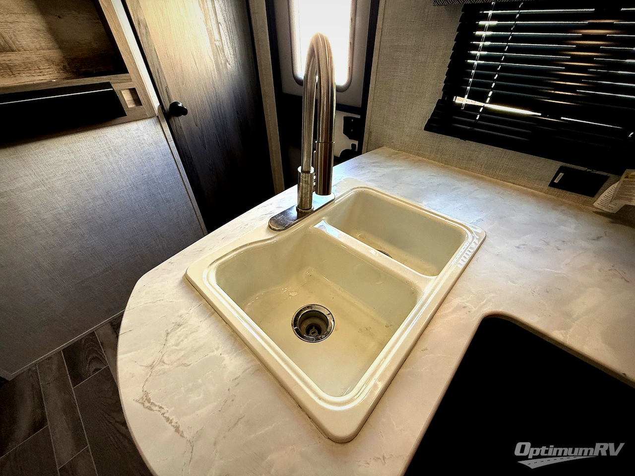 2022 Gulf Stream Kingsport Ultra Lite 279BH Photo 9