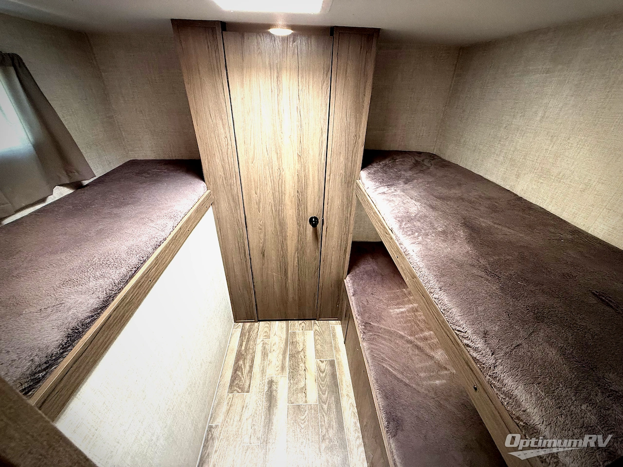 2022 Gulf Stream Kingsport Ultra Lite 279BH Photo 14