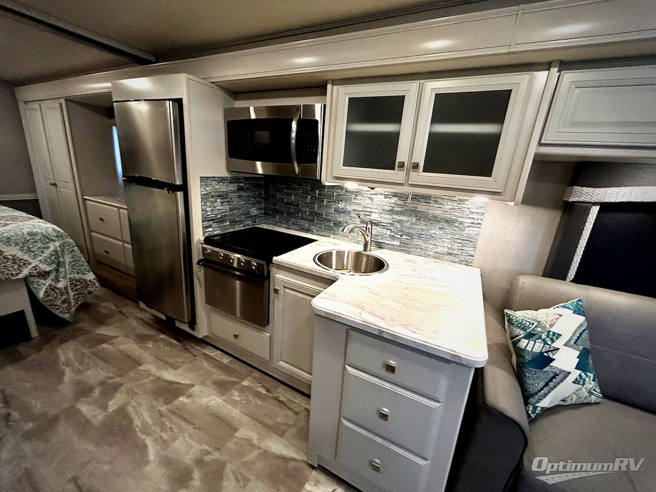 2021 Fleetwood Flair 29M Photo 13