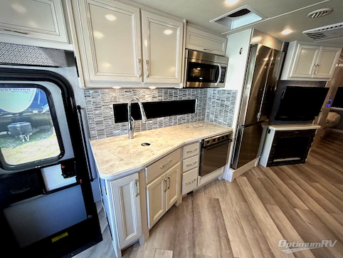 2022 Fleetwood Bounder 33C RV Photo 3