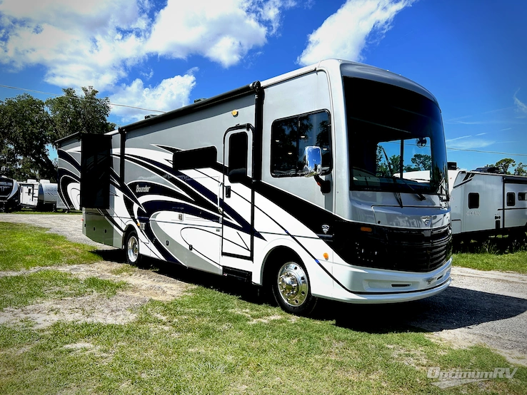 2022 Fleetwood Bounder 33C RV Photo 1