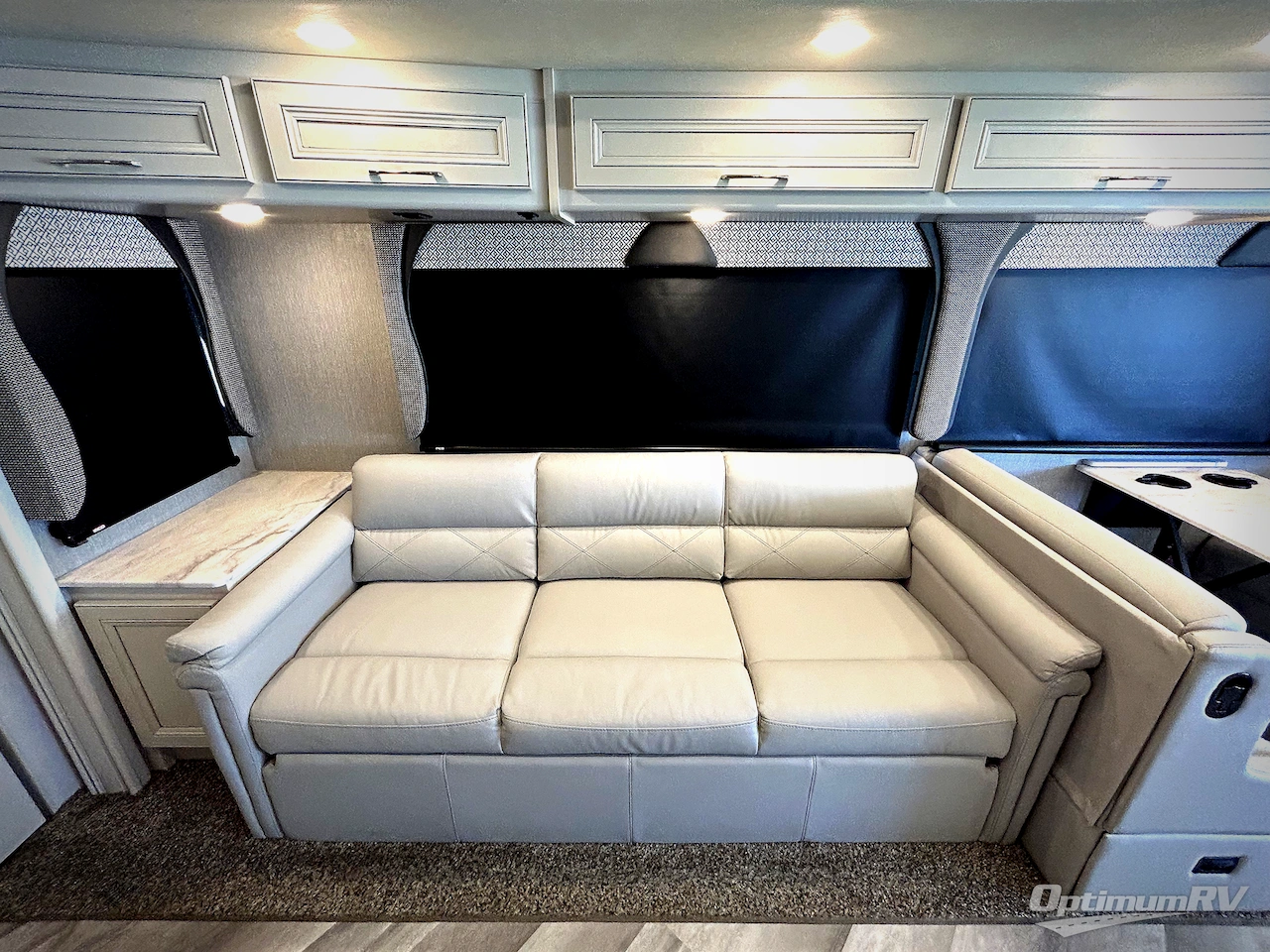 2022 Fleetwood Bounder 33C Photo 13
