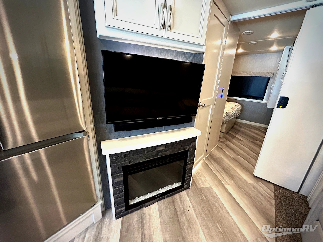 2022 Fleetwood Bounder 33C Photo 14