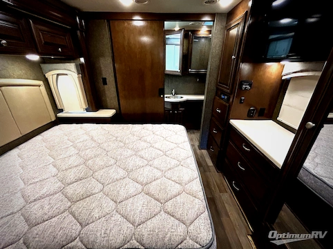 2017 Thor Miramar 34.1 RV Photo 4