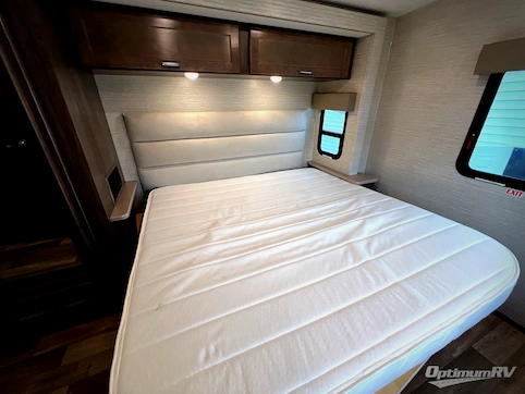 2022 Winnebago Vista 35U RV Photo 4