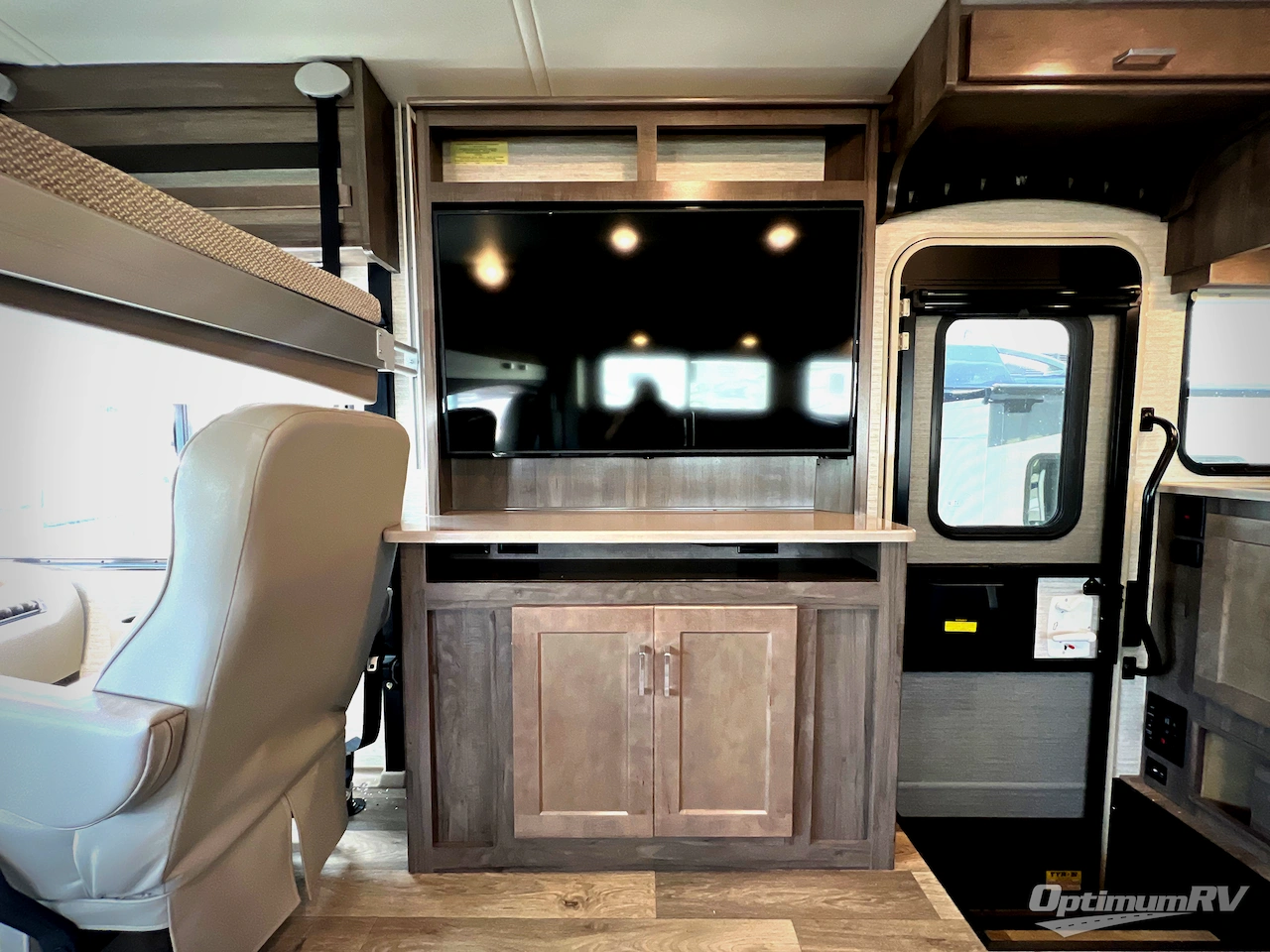 2022 Winnebago Vista 35U Photo 7