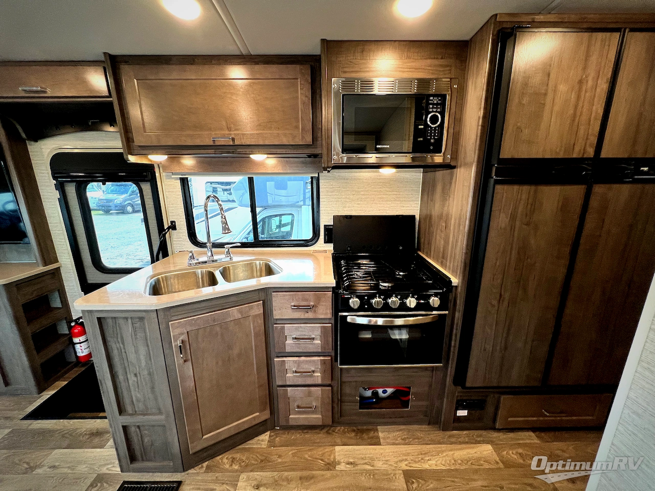2022 Winnebago Vista 35U Photo 12