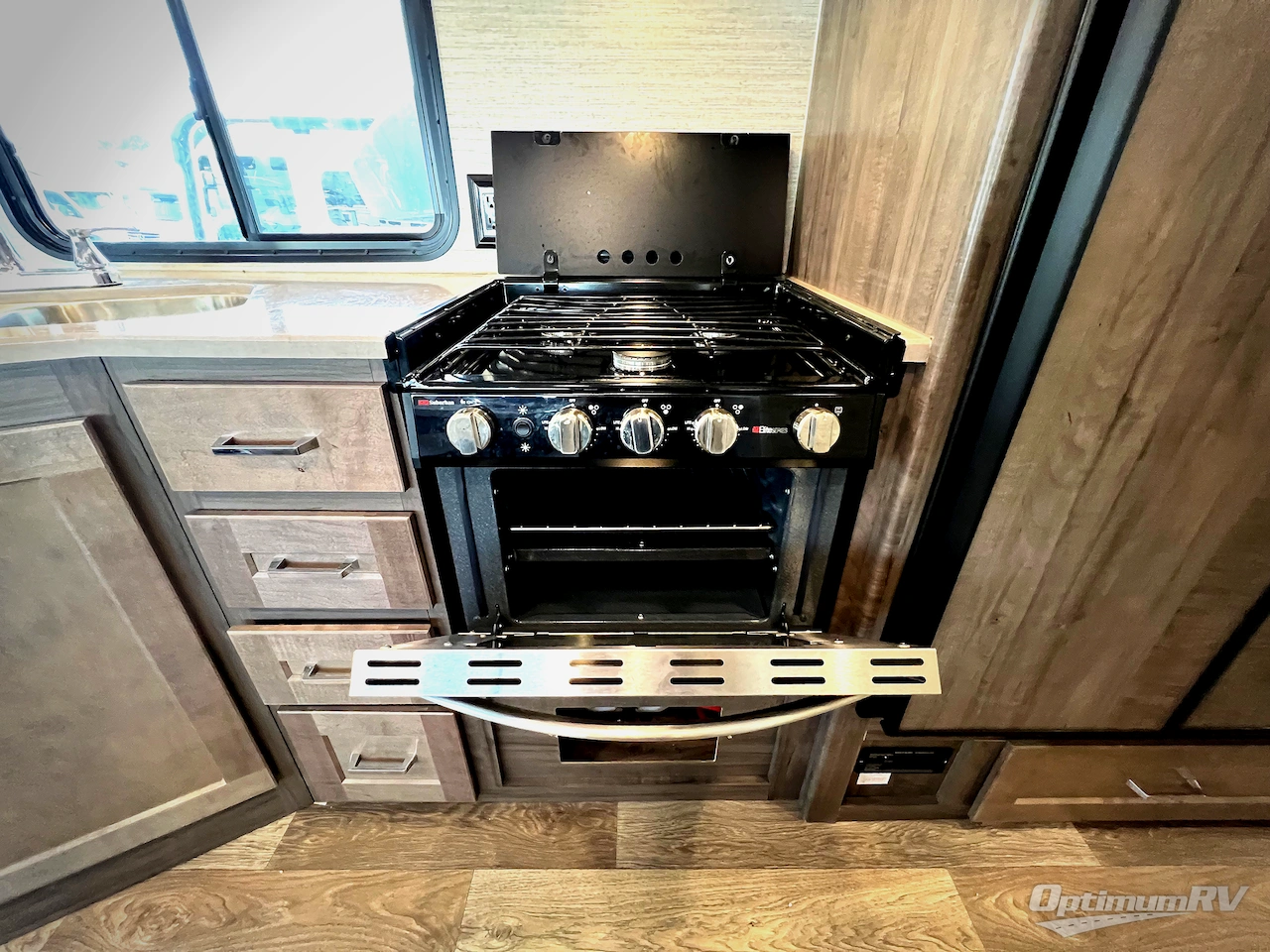2022 Winnebago Vista 35U Photo 14