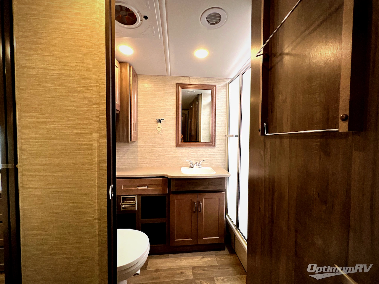 2022 Winnebago Vista 35U Photo 17