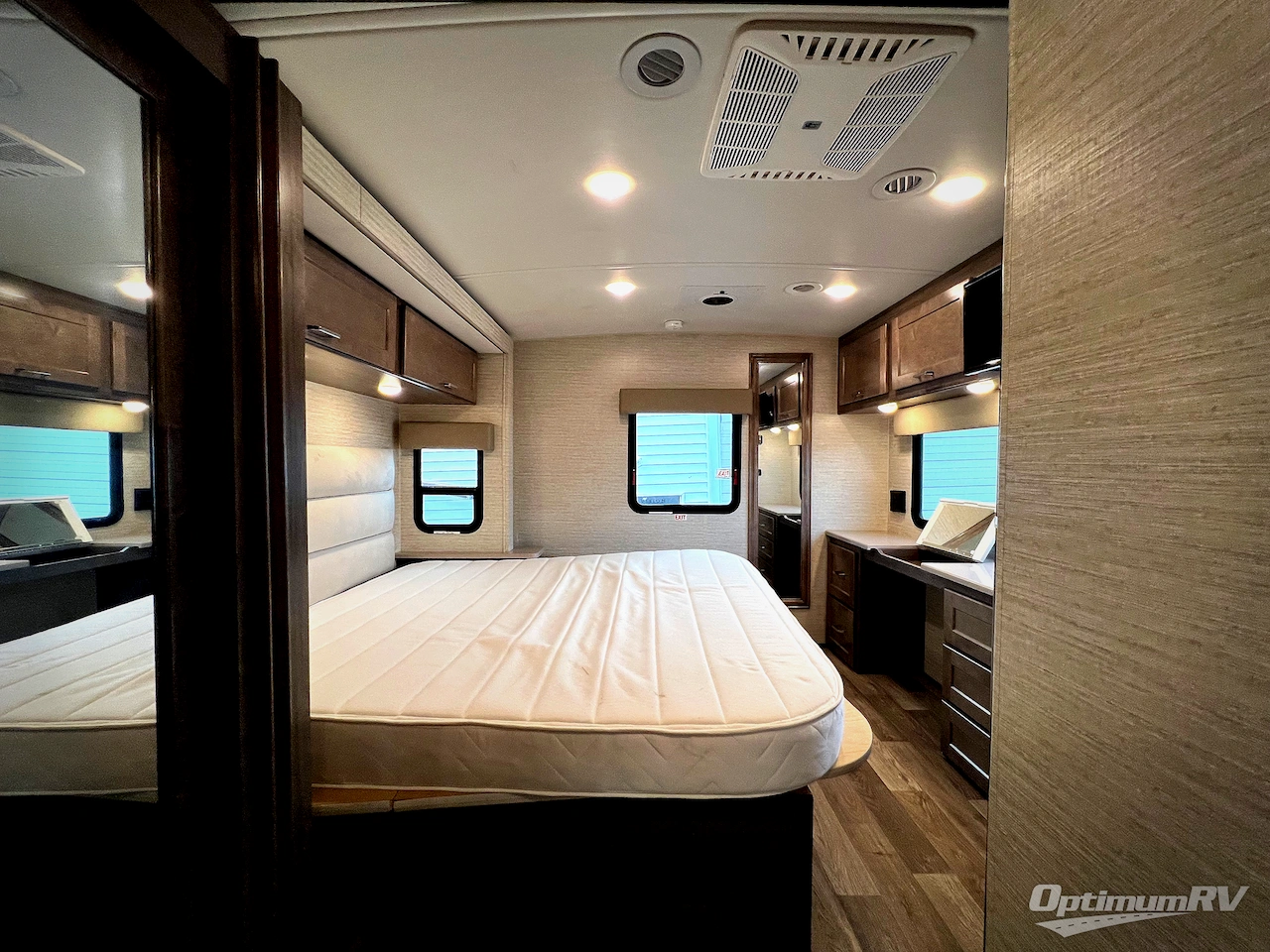 2022 Winnebago Vista 35U Photo 21