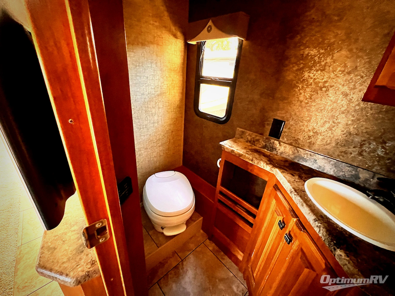 2014 Tiffin Allegro 36 LA Photo 18