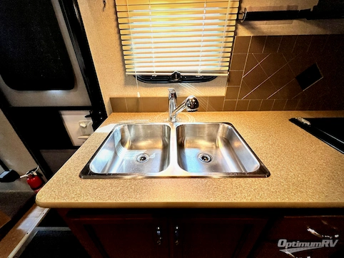 2016 Fleetwood Storm 28MS RV Photo 3