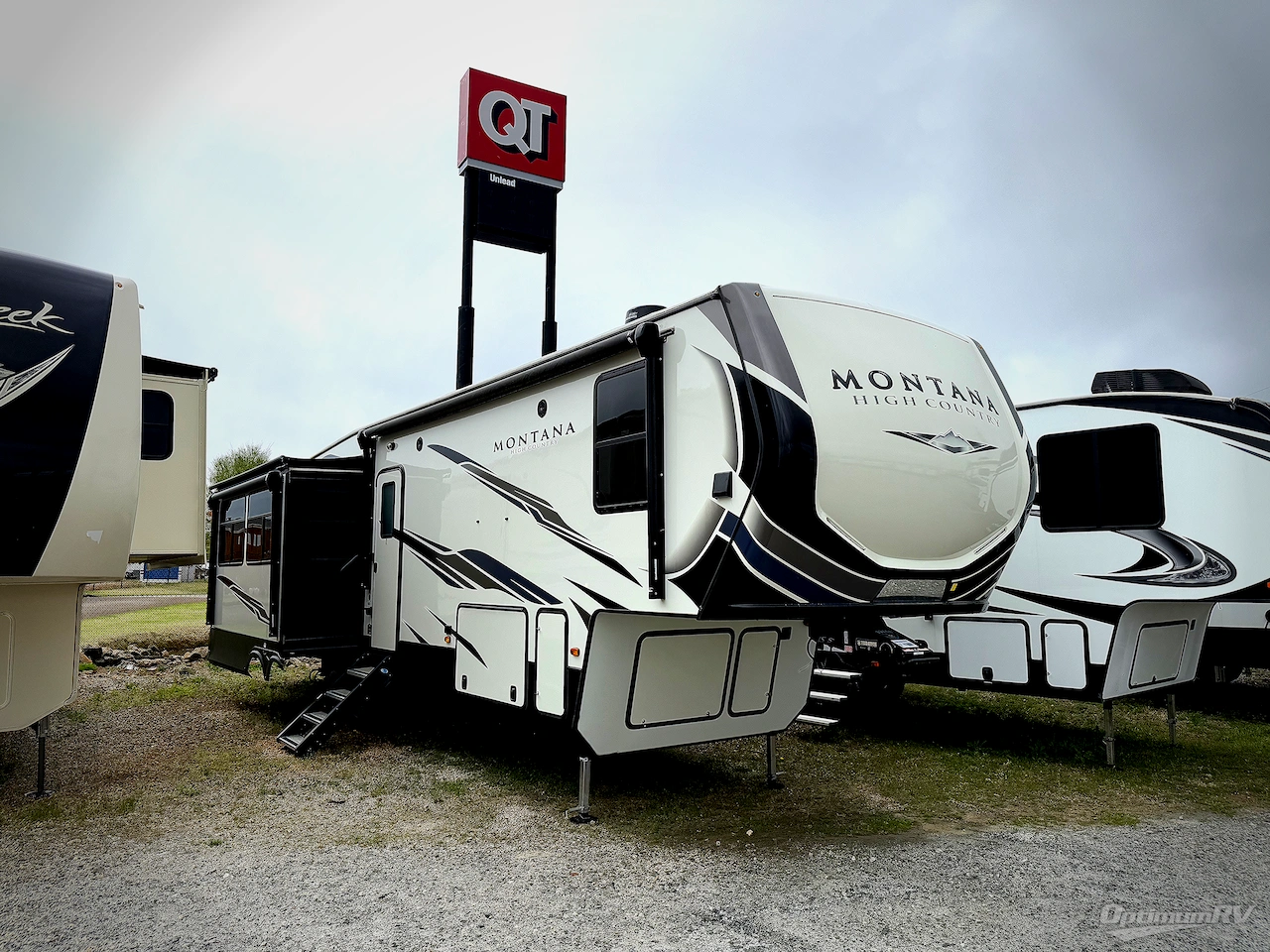 2021 Keystone Montana High Country 331RL Photo 1