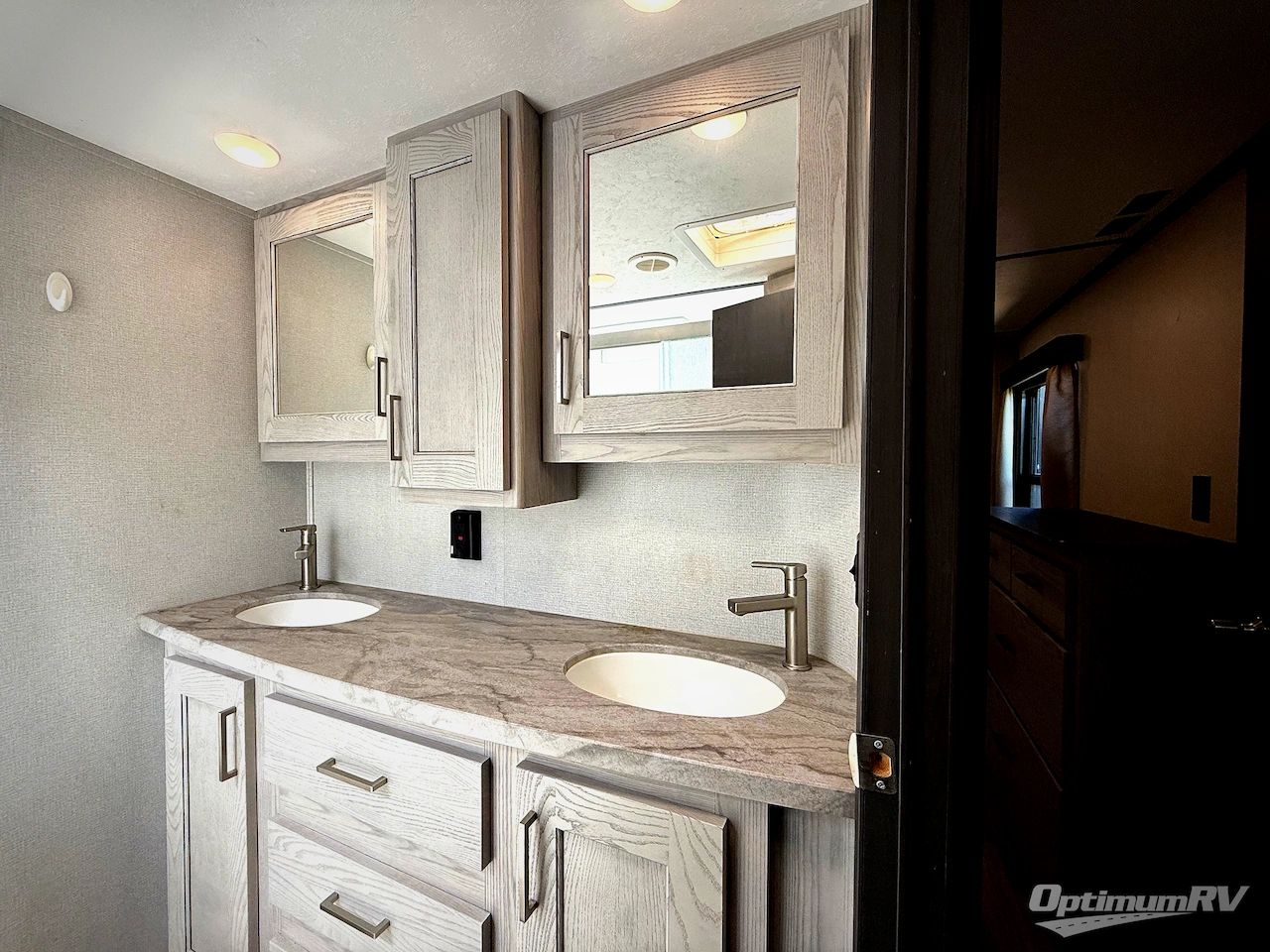 2021 Keystone Montana High Country 331RL Photo 14