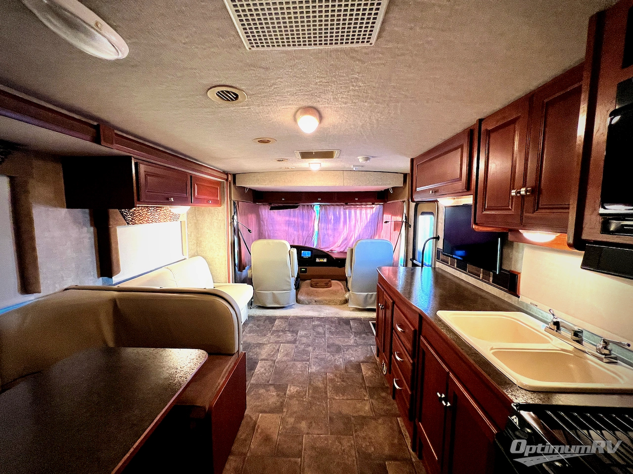 2014 Winnebago Sunstar 31KE Photo 5
