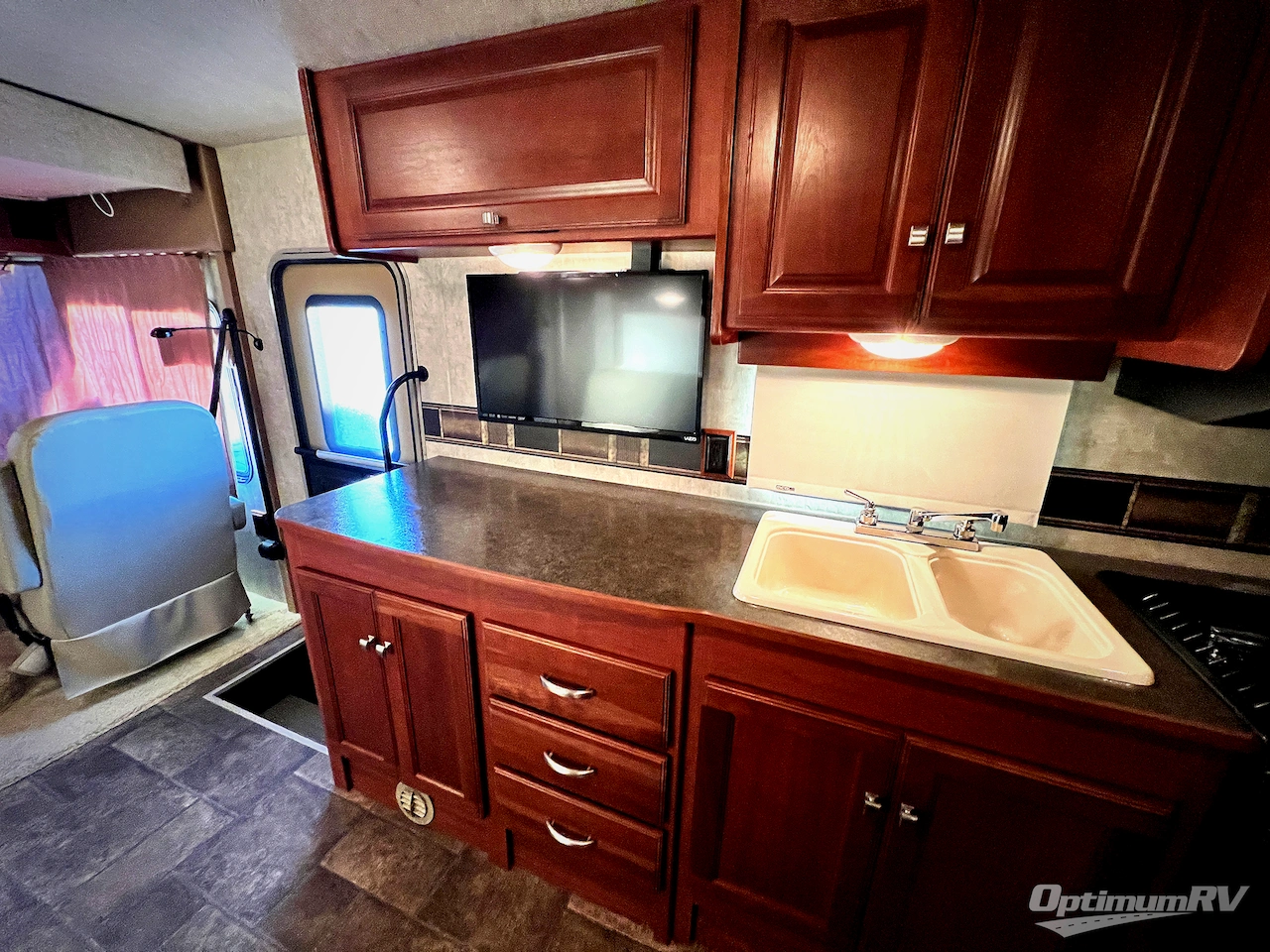 2014 Winnebago Sunstar 31KE Photo 9