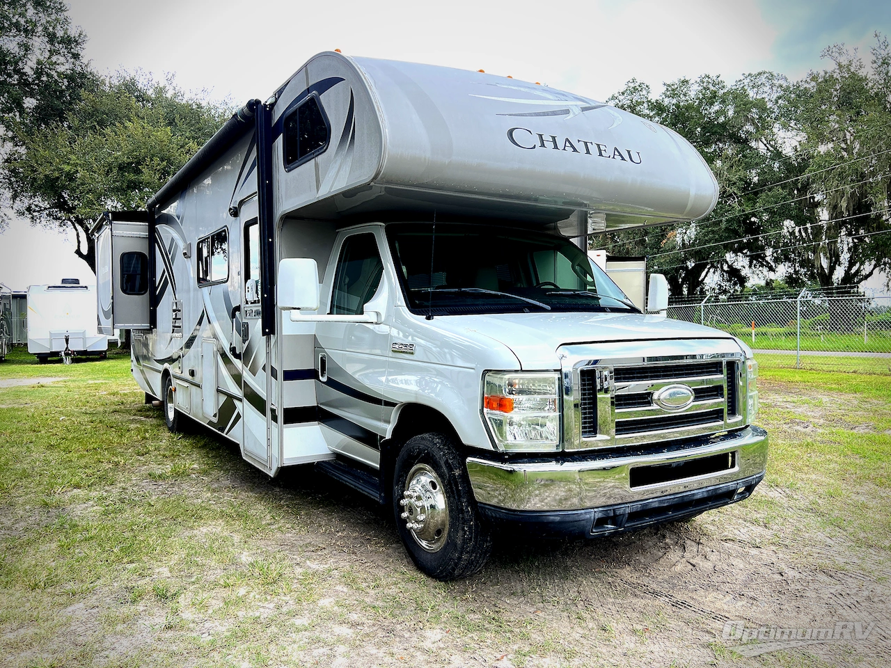 2012 Thor Chateau 31A Photo 1