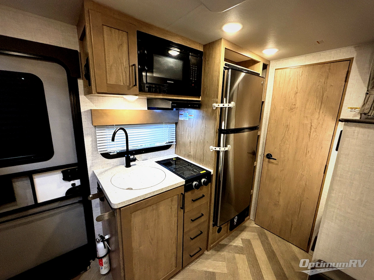 2022 Ember Overland Series 170MBH Photo 11